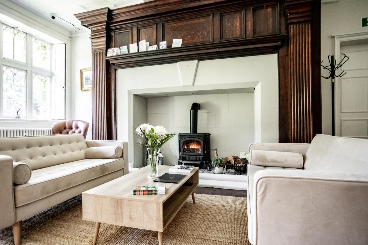 Woodborough Hall 外观 照片